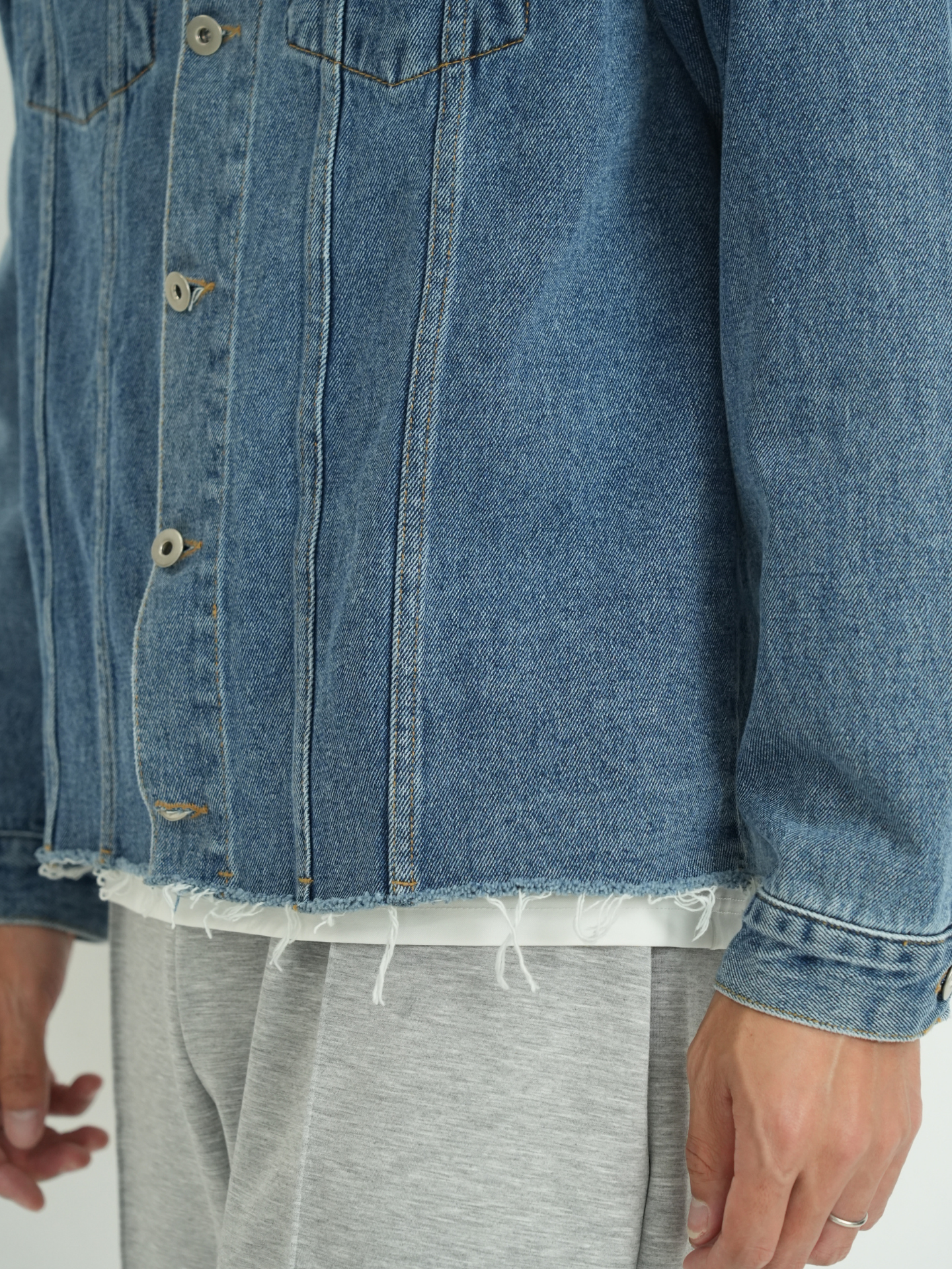 CUT OFF DENIM JACKET