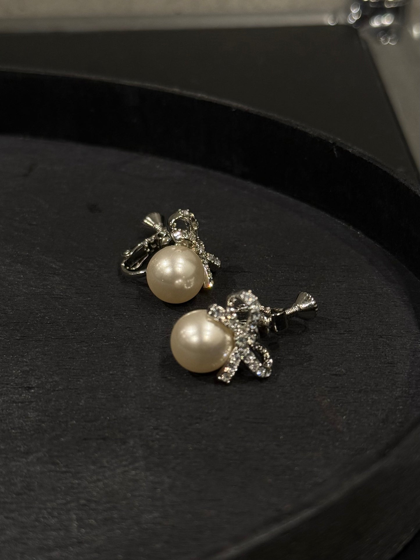 ribbon Pearl earring