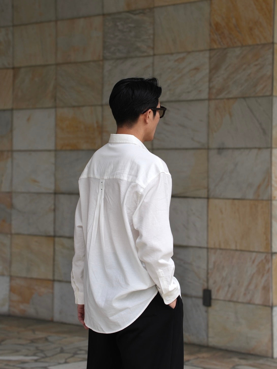 ESSENTIAL SHIRT