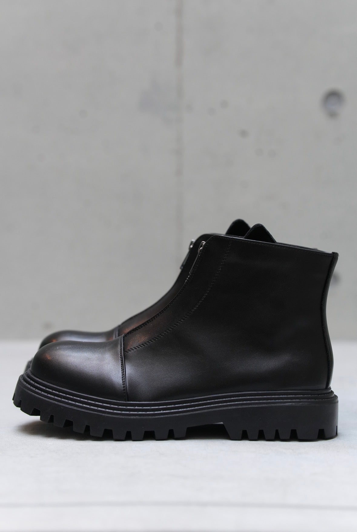 Front zip short boots
