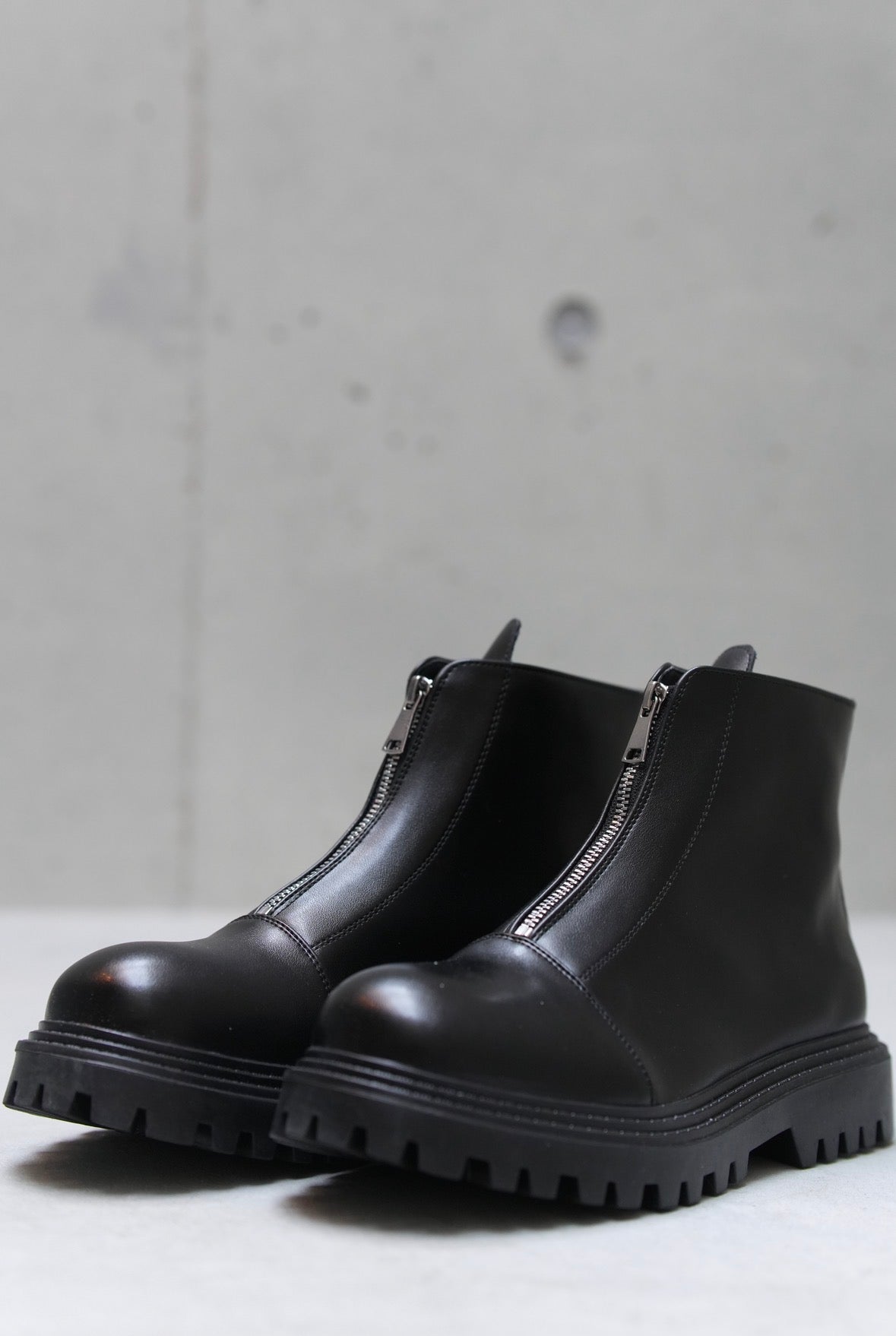 Front zip short boots