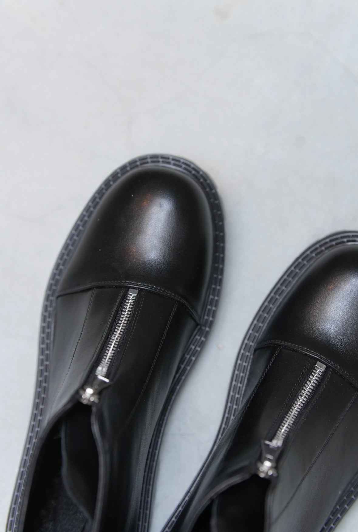Front zip short boots