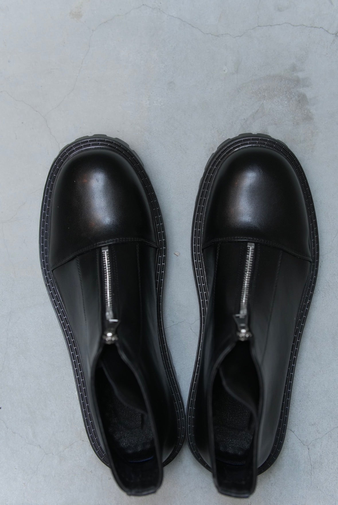 Front zip short boots