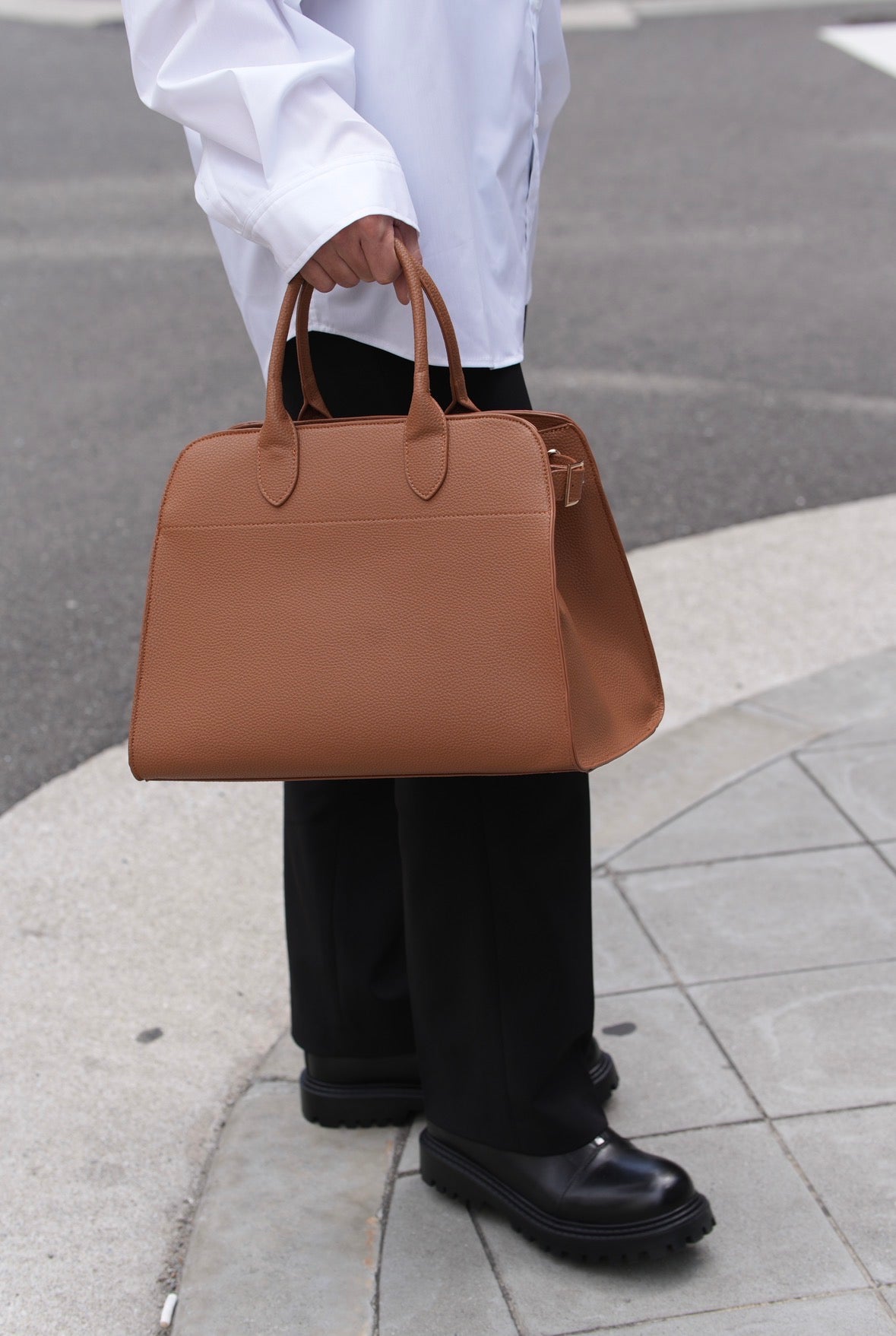 Leather tote bag【M】