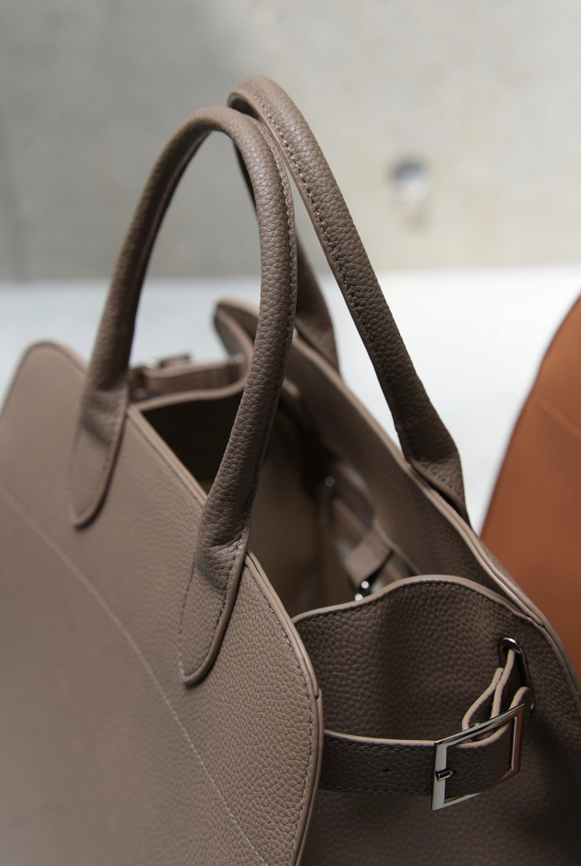 Leather tote bag【M】