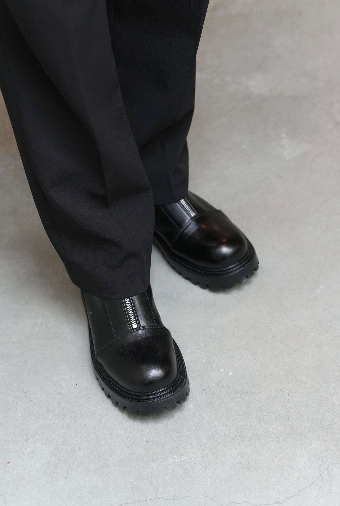 Front zip short boots