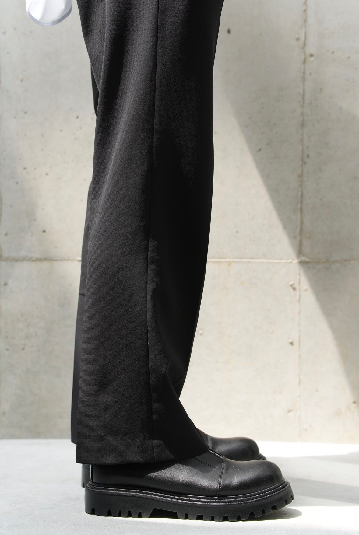 Front zip short boots