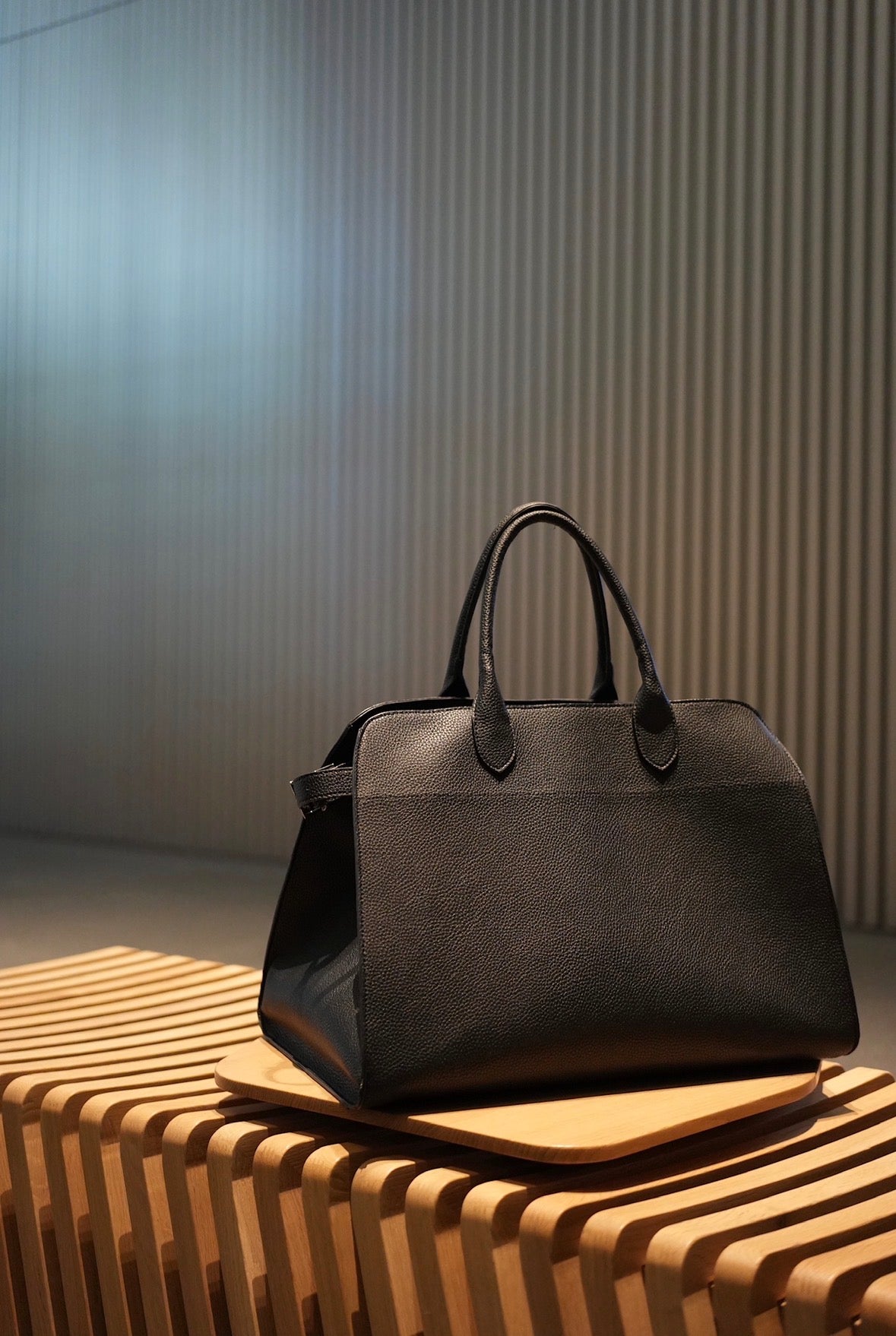 Leather tote bag【M】