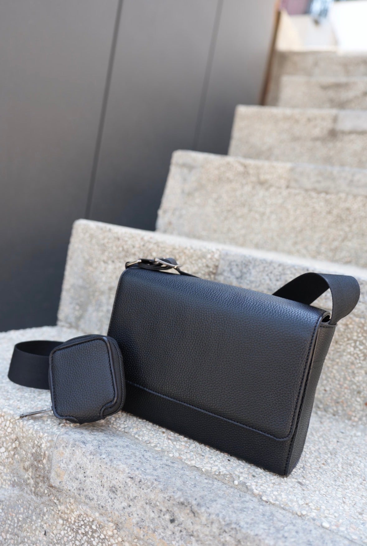 Box shoulder bag