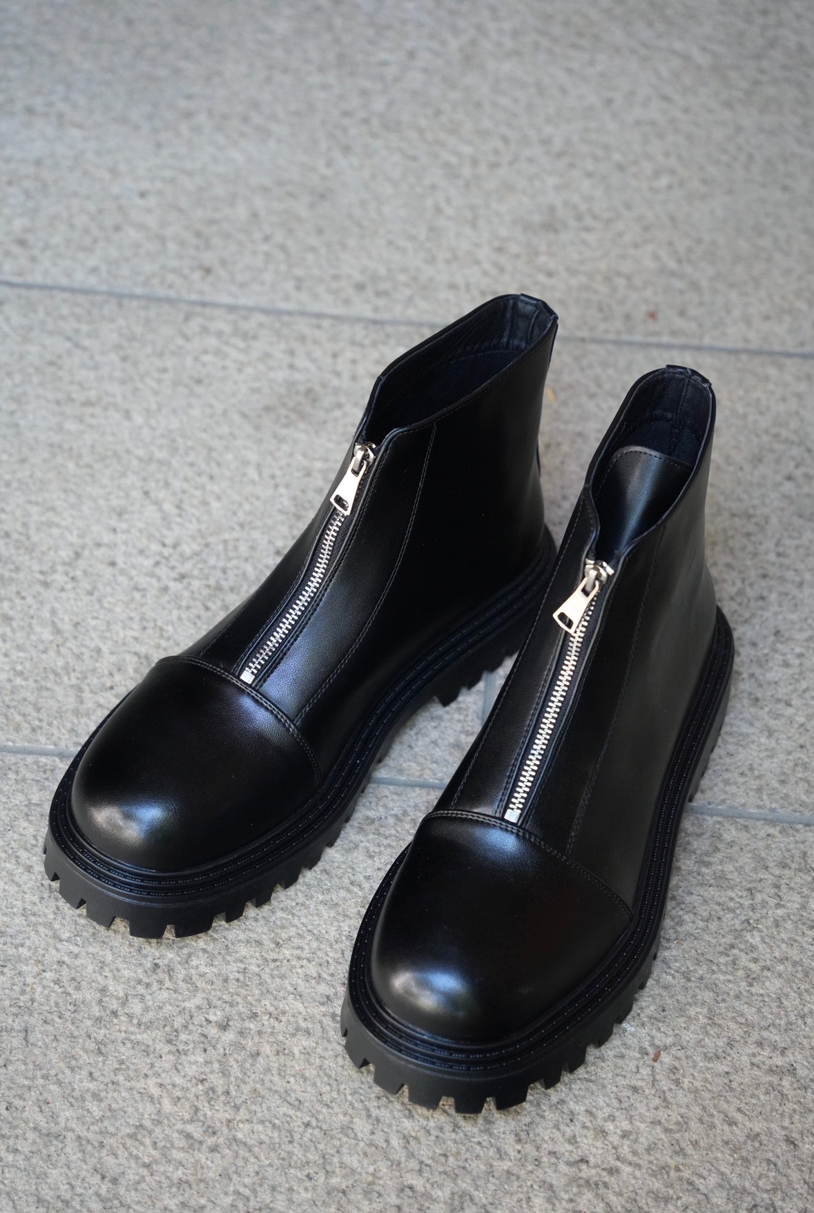 Front zip short boots