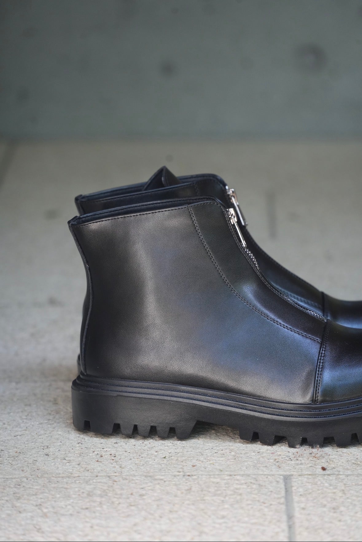 Front zip short boots