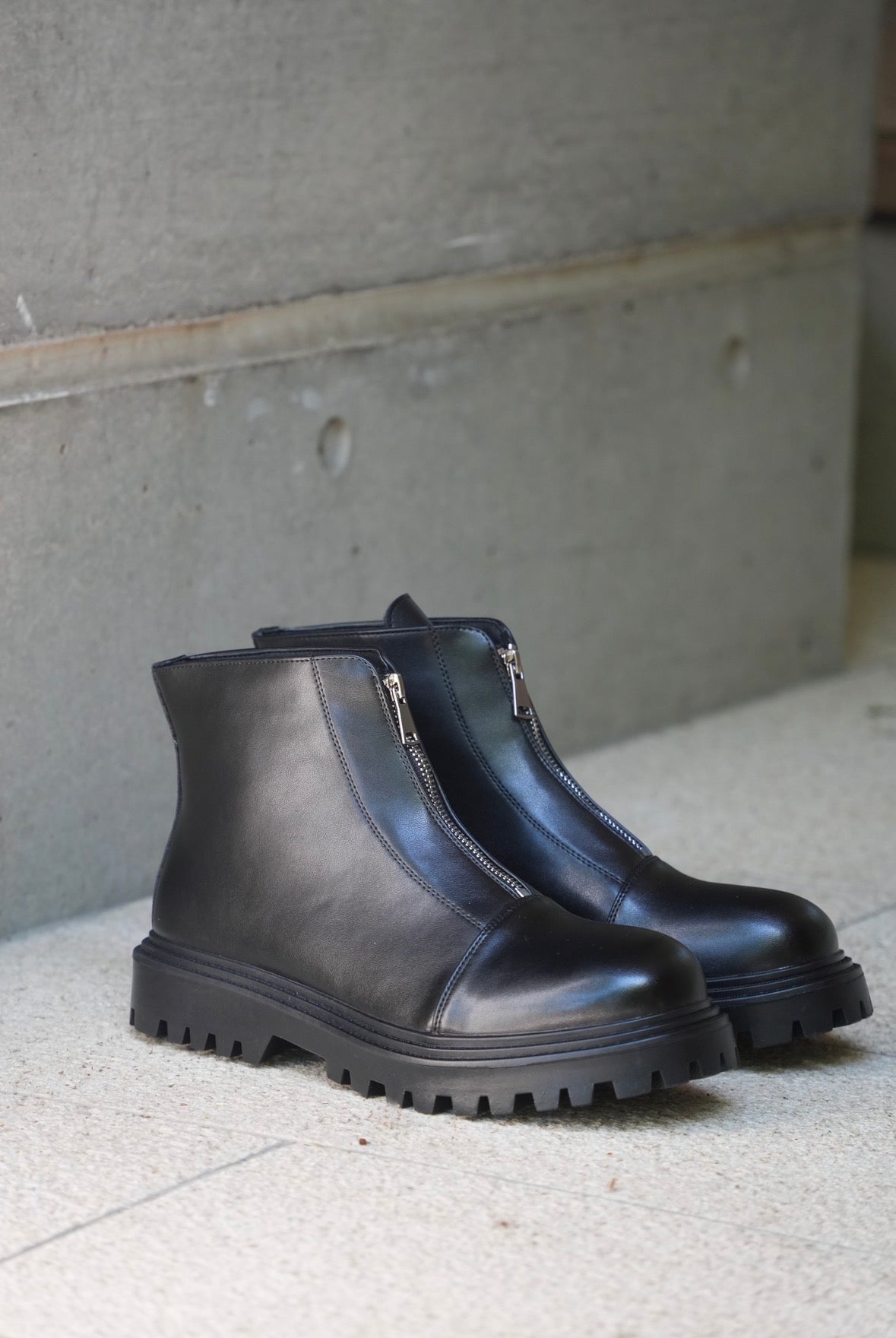Front zip short boots