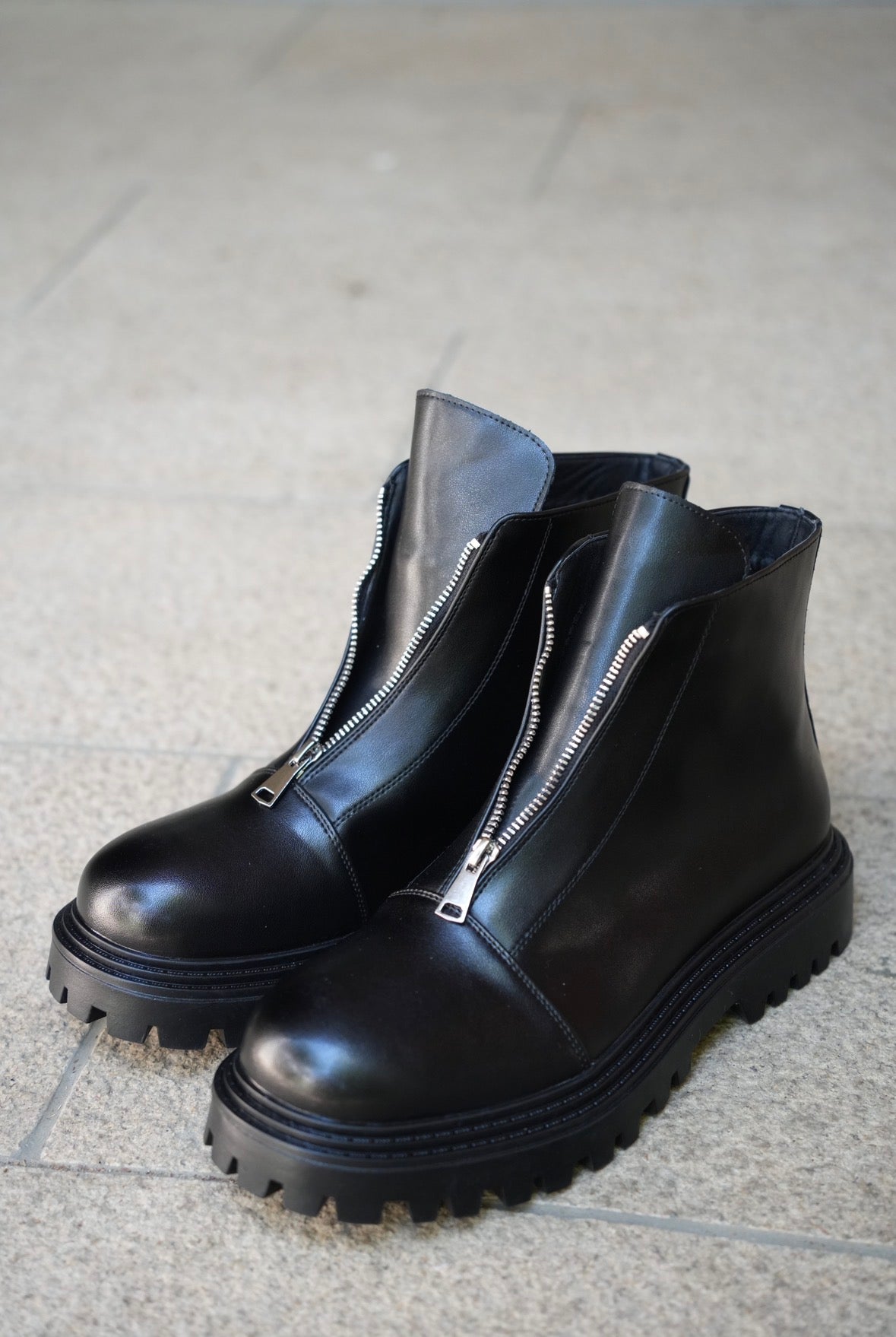 Front zip short boots